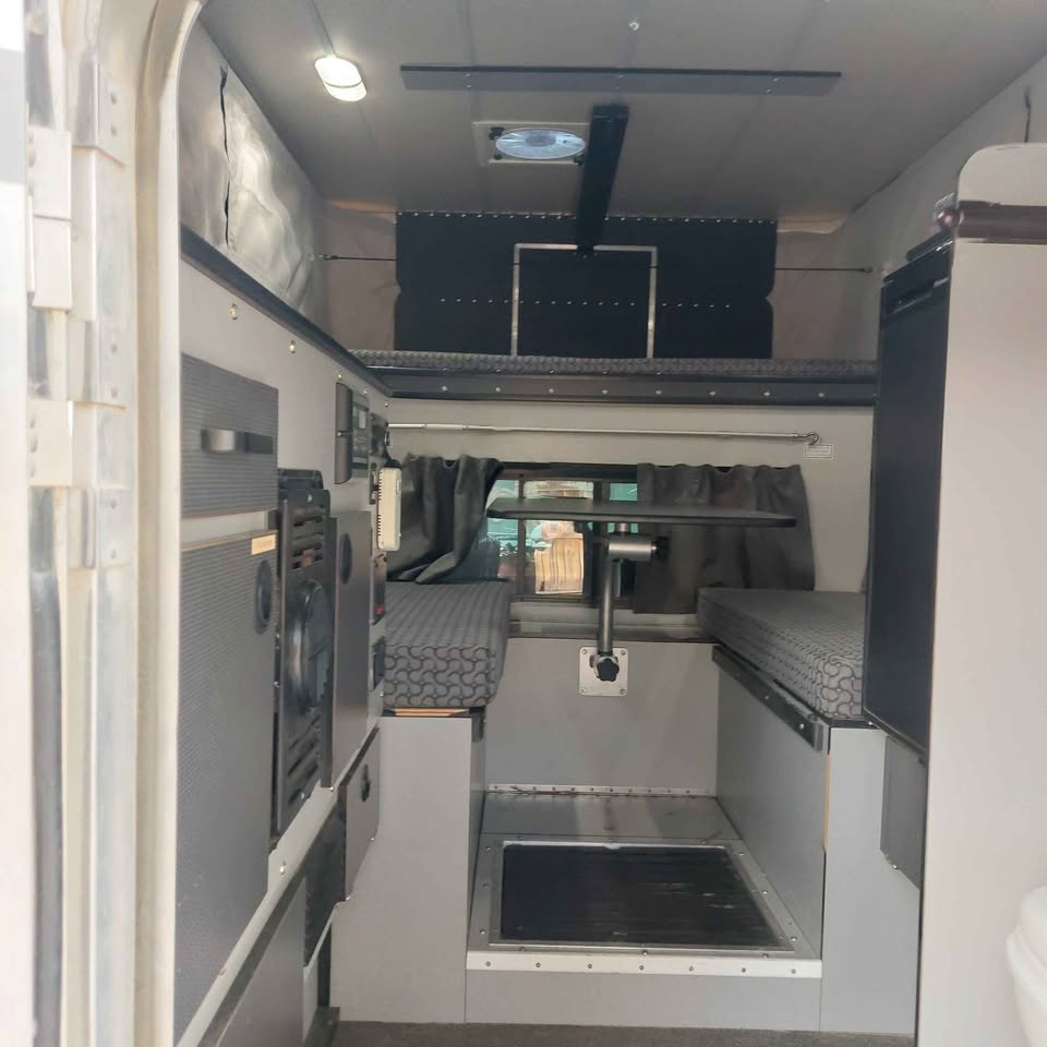 2015 Four Wheel Camper grandby in The Colony, TX (photo 9) — photo 9
