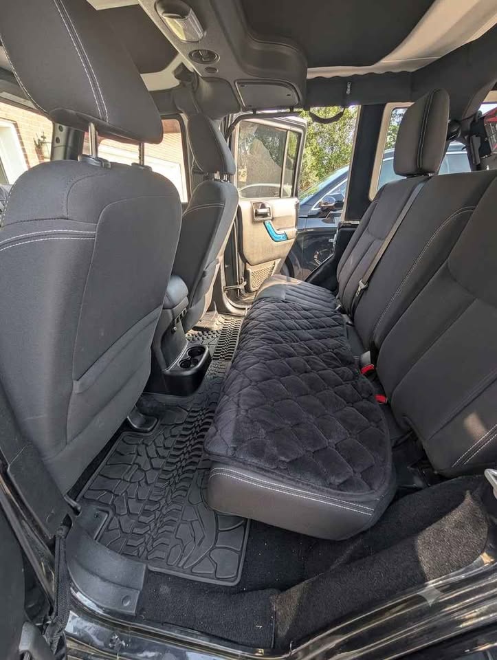 2015 Jeep Wrangler Sahara Unlimited
165,000 km, safety inc. sale by owner in Mississauga, ON (photo 6)