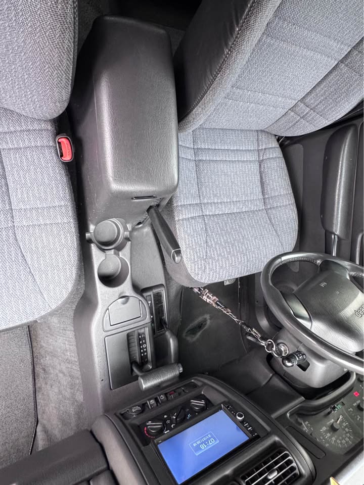 2001 Jeep Cherokee · Classic Sport Utility 4D in Lone Tree, CO (photo 5)