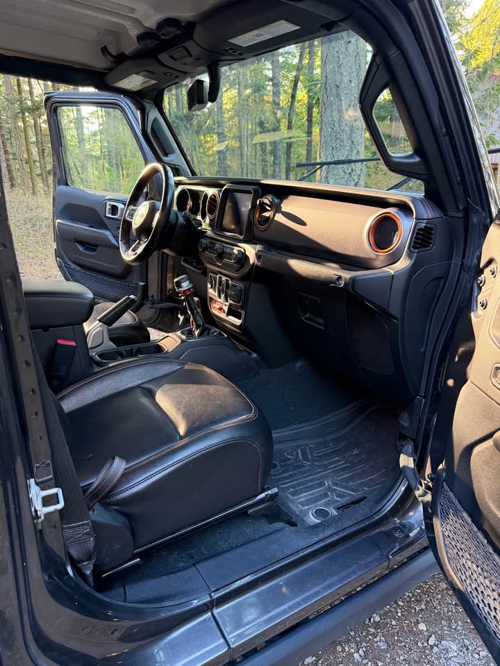 2022 Jeep Gladiator · Mojave Pickup 4D 5 ft in Friday Harbor, WA (photo 6) — photo 6