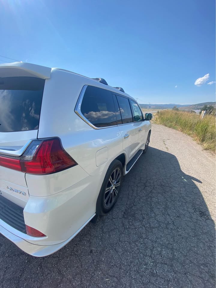 2020 Lexus LX · LX 570 Sport Utility 4D (photo 5) — photo 5
