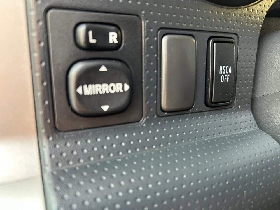 2012 Toyota FJ Cruiser AT (photo 10) — photo 10