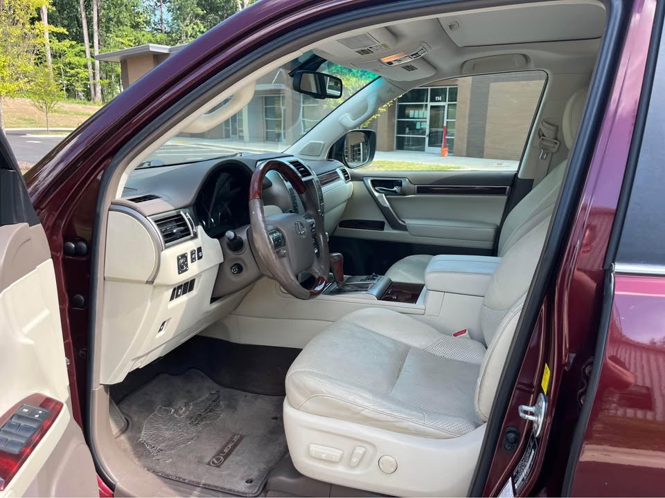 2010 Lexus GX · GX 460 Premium Sport Utility 4D (photo 11) — photo 11