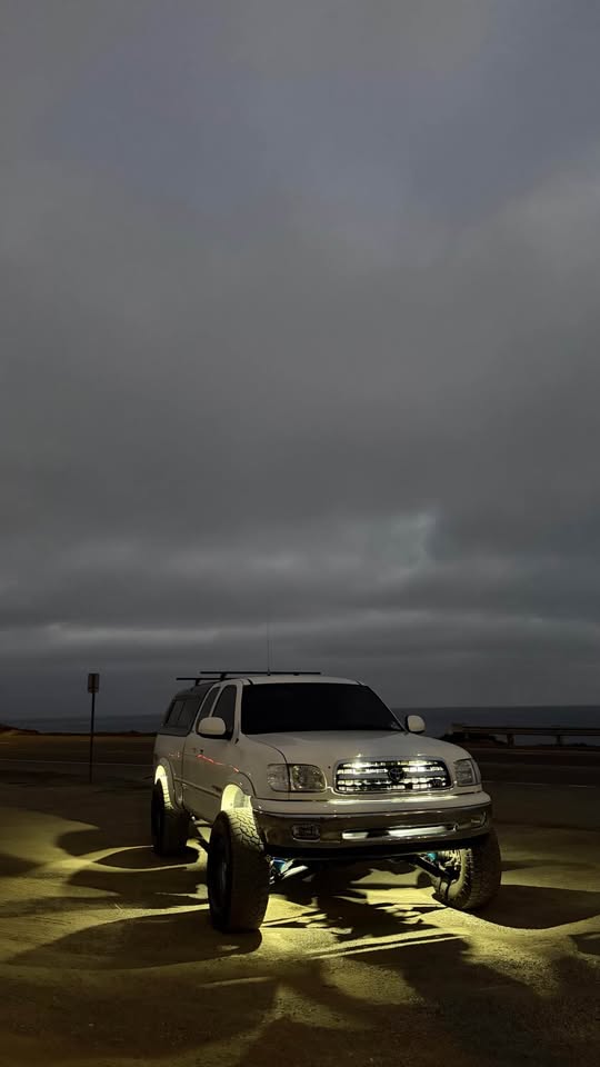 2002 Toyota Tundra Access Cab · Limited Pickup 4D 6 1/2 ft in Vista, CA (photo 6)