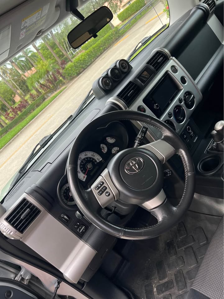2007 Toyota FJ Cruiser · Sport Utility 2D (photo 8) — photo 8