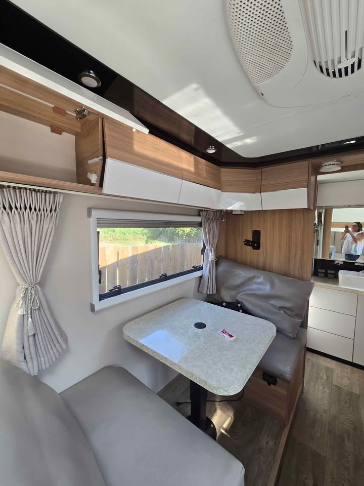 Black Series HQ19 Travel Trailer (photo 4) — photo 4