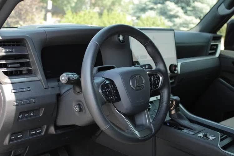 2025 Lexus GX · 550 Overtrail in Littleton, CO (photo 11) — photo 11