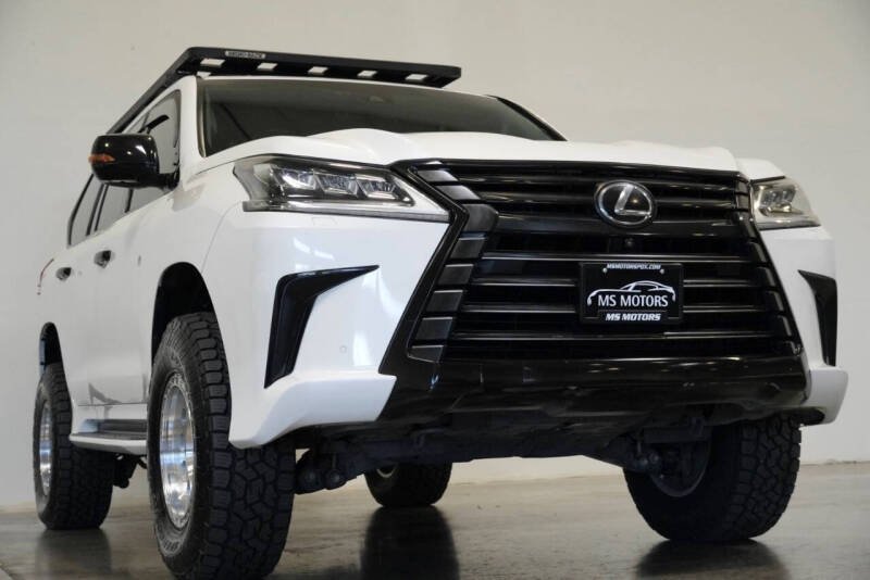 2016 Lexus lx570 4wd loaded dvd's method wheels rhino rack in Portland, OR (photo 4) — photo 4