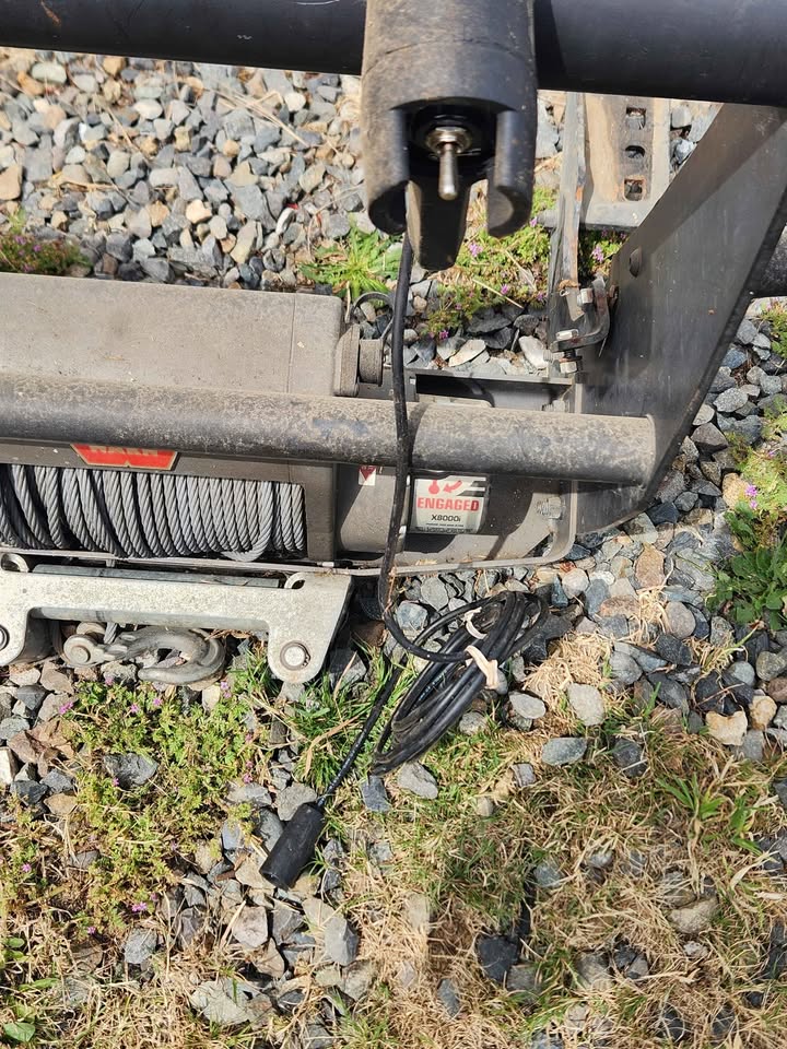 WARN x8000i winch on 1999 chevrolet brush guard. Used very little in Edgewood, WA (photo 7)