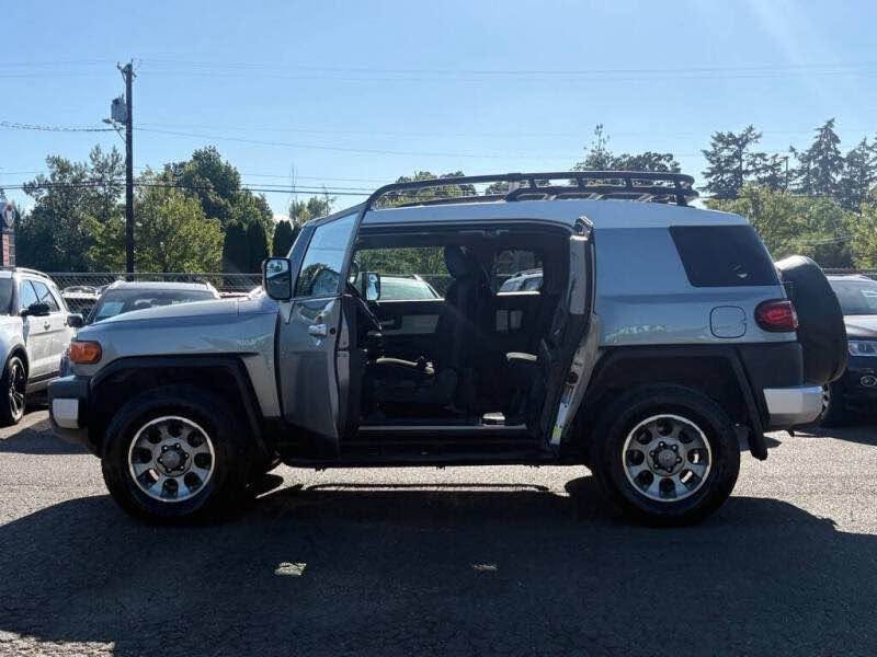 2012 Toyota FJ CRUISER in Portland, OR (photo 7)