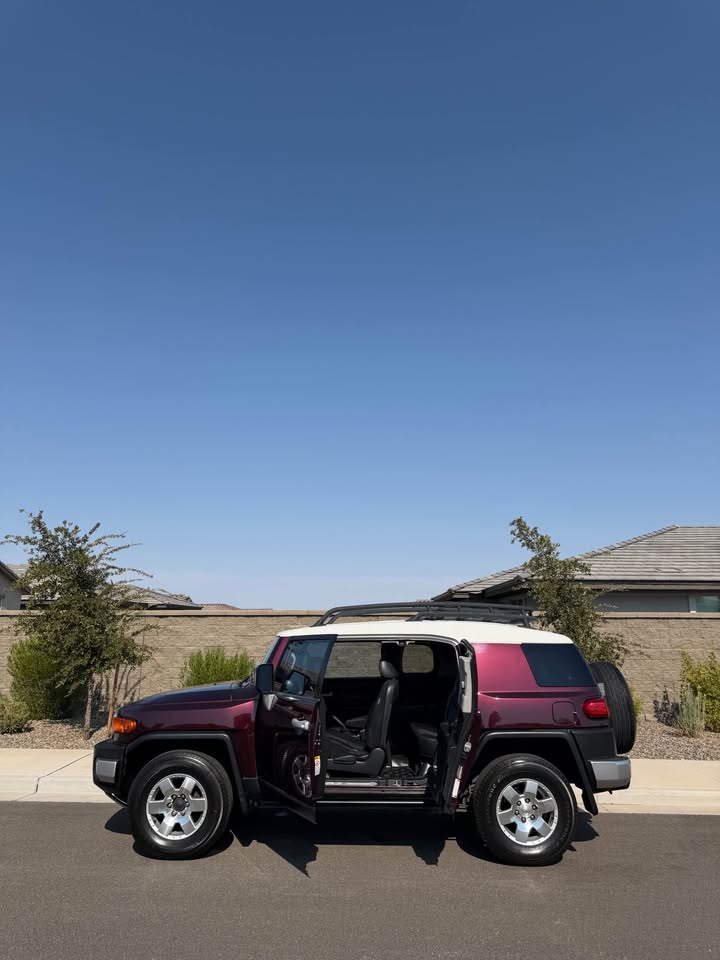 2007 Toyota FJ Cruiser · Sport Utility 2D in Goodyear, AZ (photo 2) — photo 2