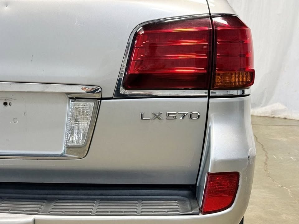 2008 Lexus LX 570 in Addison, IL (photo 12) — photo 12