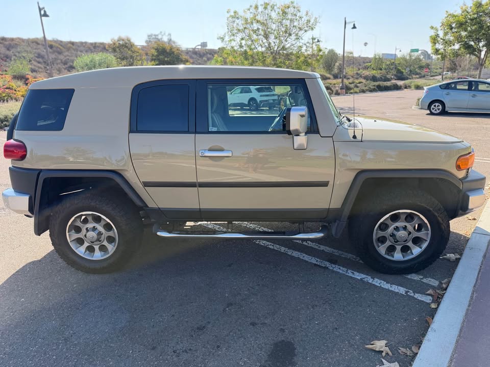 2014 Toyota FJ Cruiser 4x4 105k (photo 3) — photo 3
