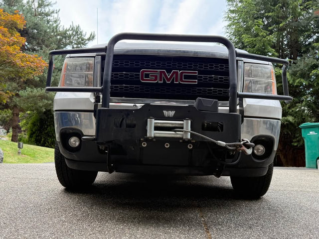 Warn Heavy Duty M15000 lb. Electric winch w/integrated Heavy duty Warn Bull Guard. For 2012 GMC 3500 — photo 3