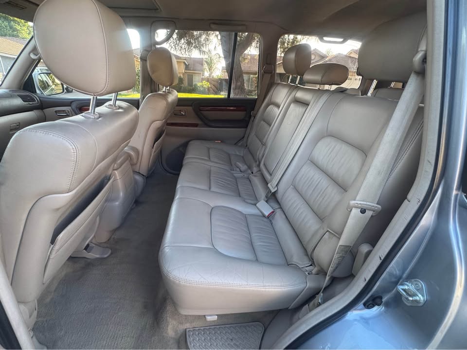 2001 Lexus LX · LX 470 Sport Utility 4D (photo 8) — photo 8