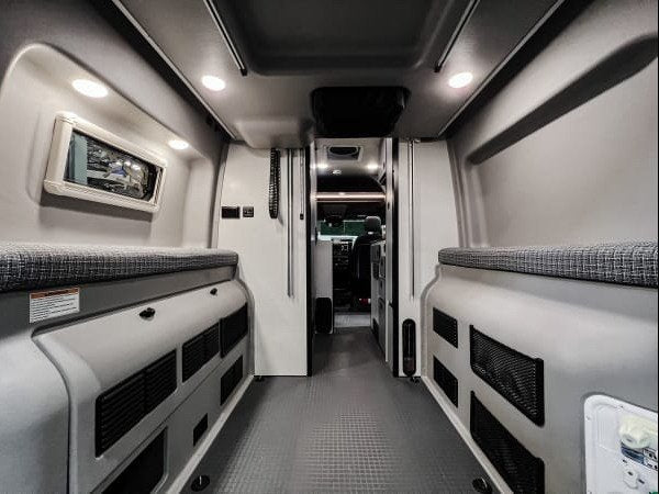 2023 Winnebago REVEL BMB44E — photo 3