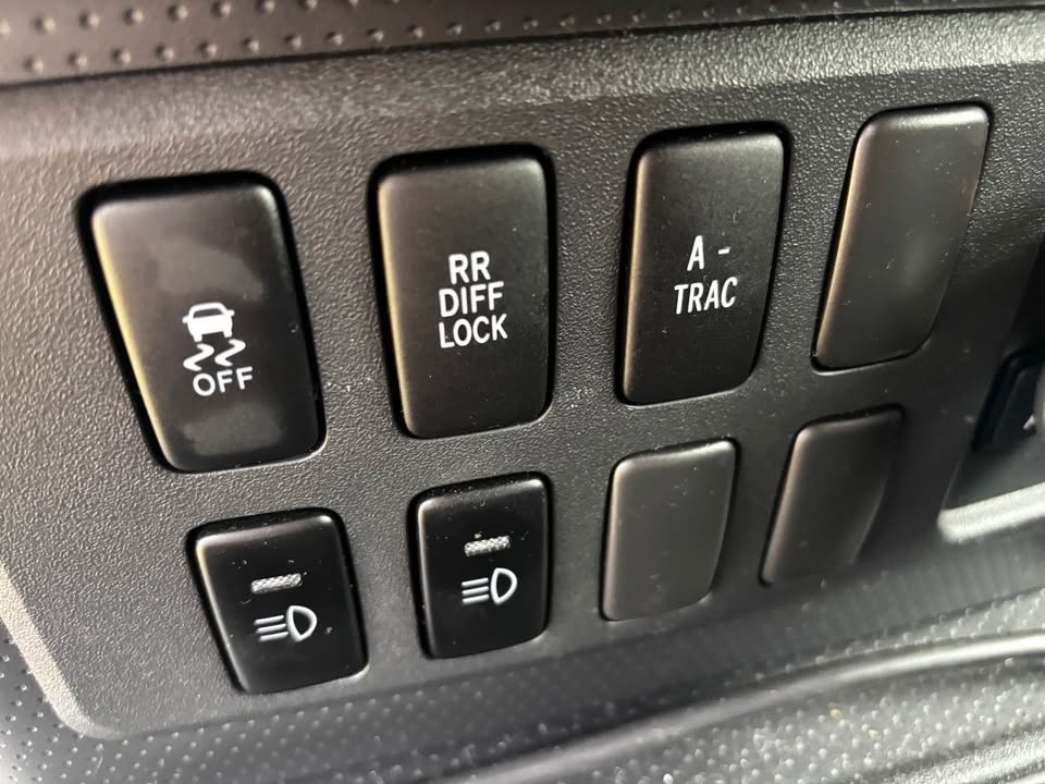 2014 Toyota FJ Cruiser · Sport Utility 2D (photo 7) — photo 7