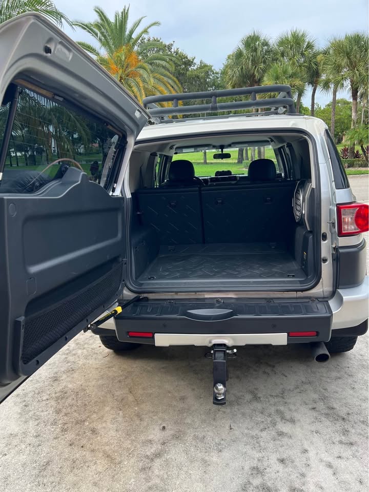 2007 Toyota FJ Cruiser · Sport Utility 2D (photo 5) — photo 5