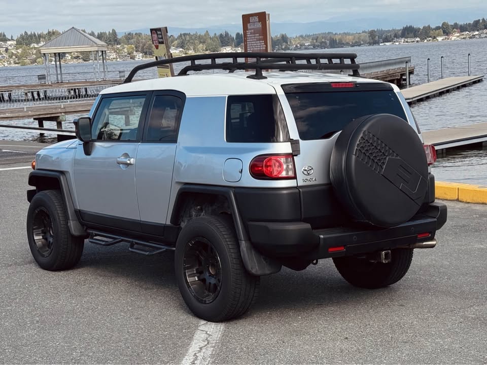 2007 Toyota FJ Cruiser · Sport Utility 2D (photo 8) — photo 8