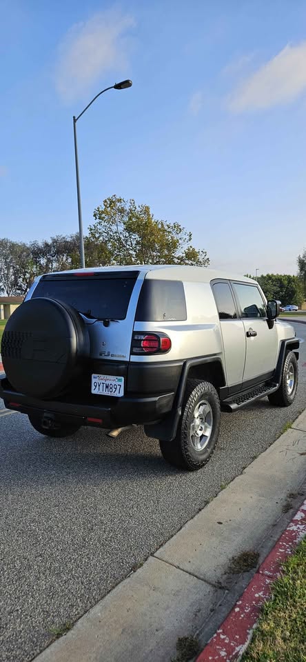 2010 Toyota FJ Cruiser · Sport Utility 2D in South El Monte, CA (photo 4) — photo 4
