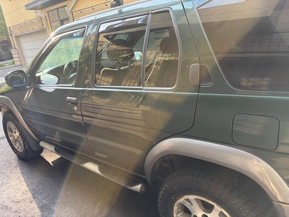 2001 Nissan Pathfinder SE Off-Road Sport Utility 4D (photo 4) — photo 4
