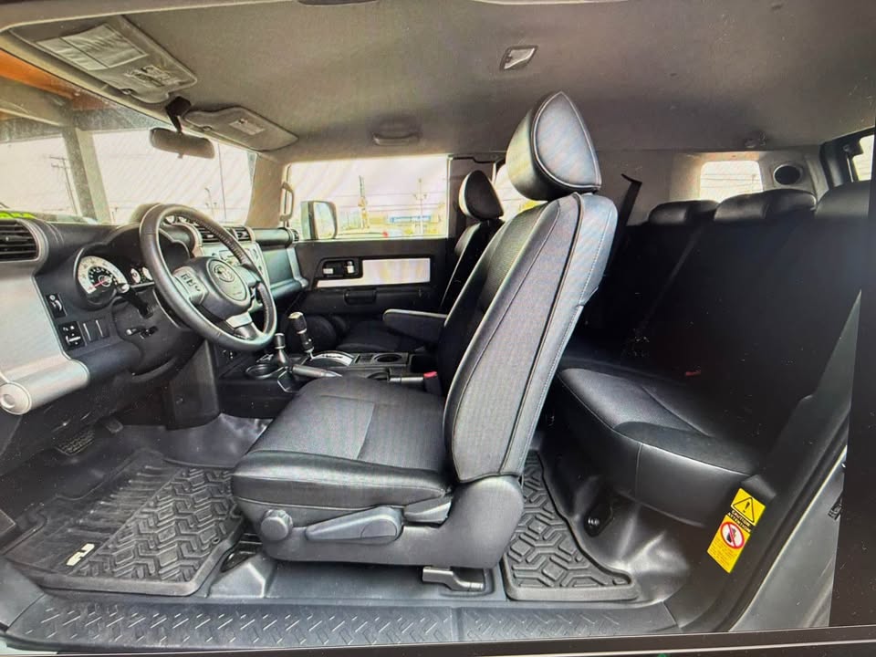 2007 Toyota FJ Cruiser · Sport trim (photo 9) — photo 9