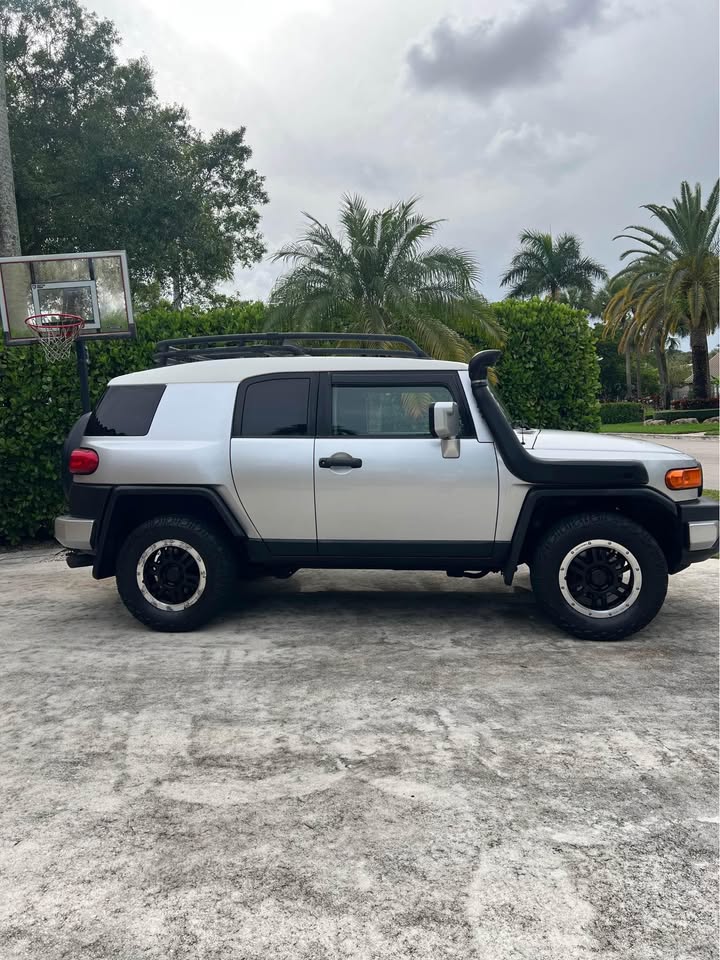 2007 Toyota FJ Cruiser · Sport Utility 2D (photo 2) — photo 2