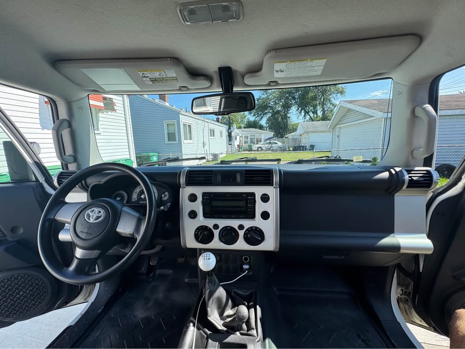 2010 Toyota FJ Cruiser (photo 8) — photo 8