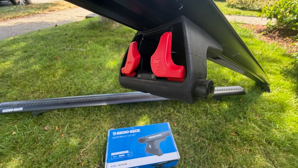 Rhino-Rack 56" Roof Rack Crossbars + Quick Mount Legs – Excellent Condition in Seattle, WA (photo 2)