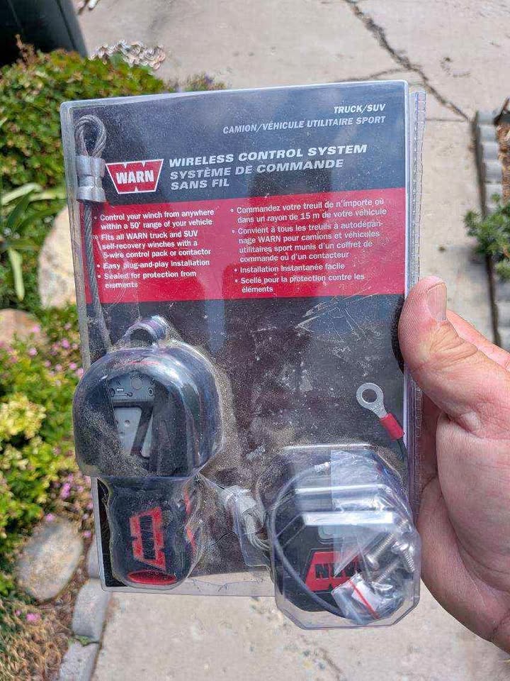 Warn CE M8000. 8k lbs winch with wireless controller (photo 1) — photo 1