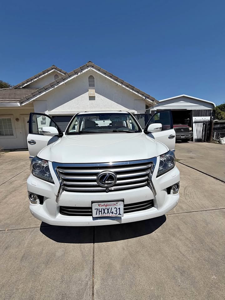 2015 lexus lx 570 AWD in Sacramento, CA (photo 1) — photo 1