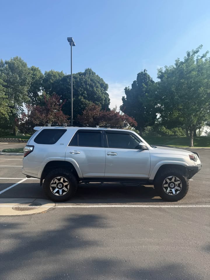 2015 Toyota 4Runner · SR5 Sport Utility 4D (photo 5) — photo 5