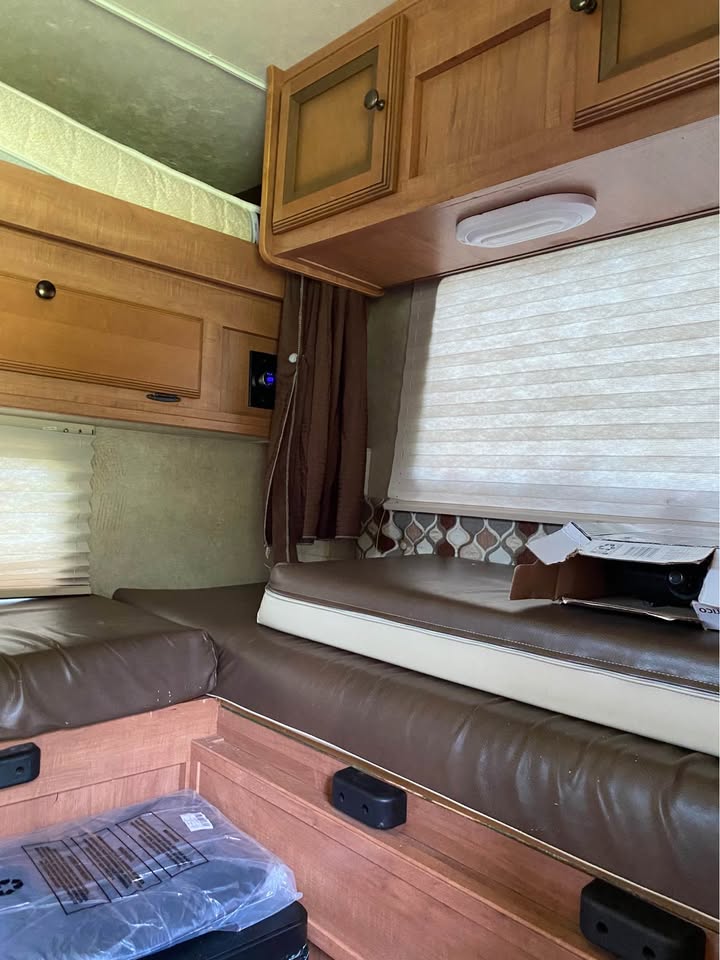 Palomino truck camper in Willamina, OR (photo 8)