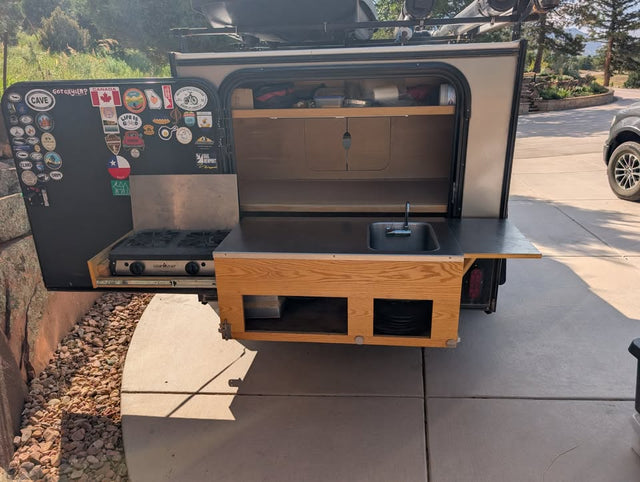 2007 Hiker Mid-Range 5x10 Camper Trailer — photo 3