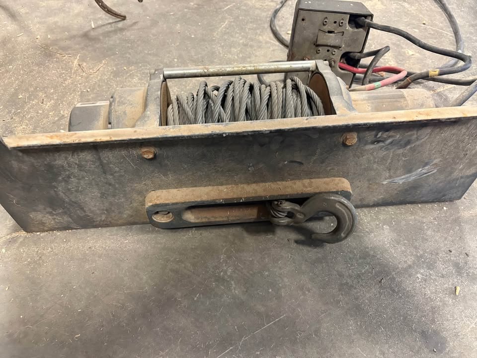 Warn Winch (photo 2) — photo 2