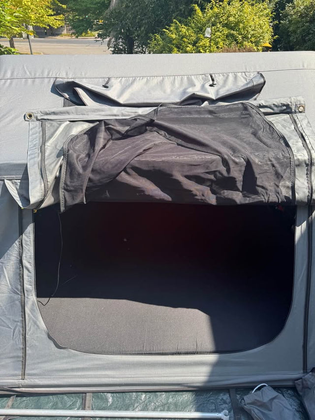 Smittybilt Overlander XL Rooftop Tent + Annex – — photo 3