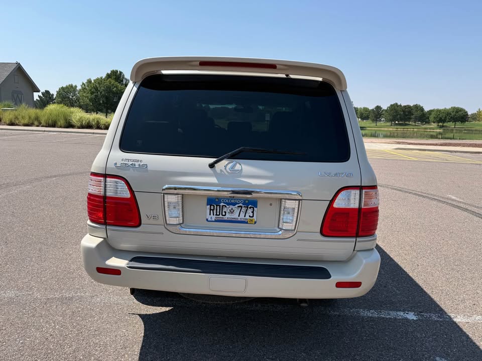 2005 Lexus LX · LX 470 Sport Utility 4D (photo 4) — photo 4