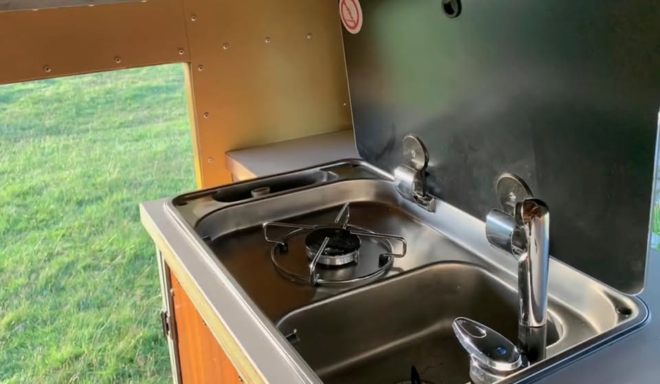 1977 Land Rover 101 military Chassis RV $109,000 RV in Austin, TX (photo 6) — photo 6