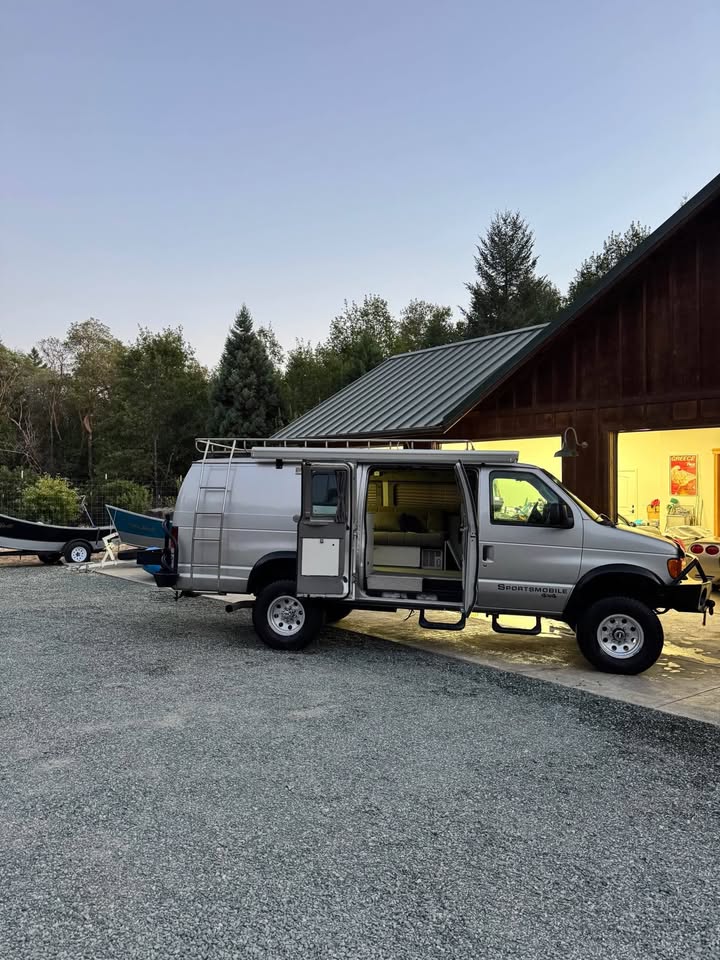 2003 Ford Sportsmobile van E350 in Merlin, OR (photo 3) — photo 3