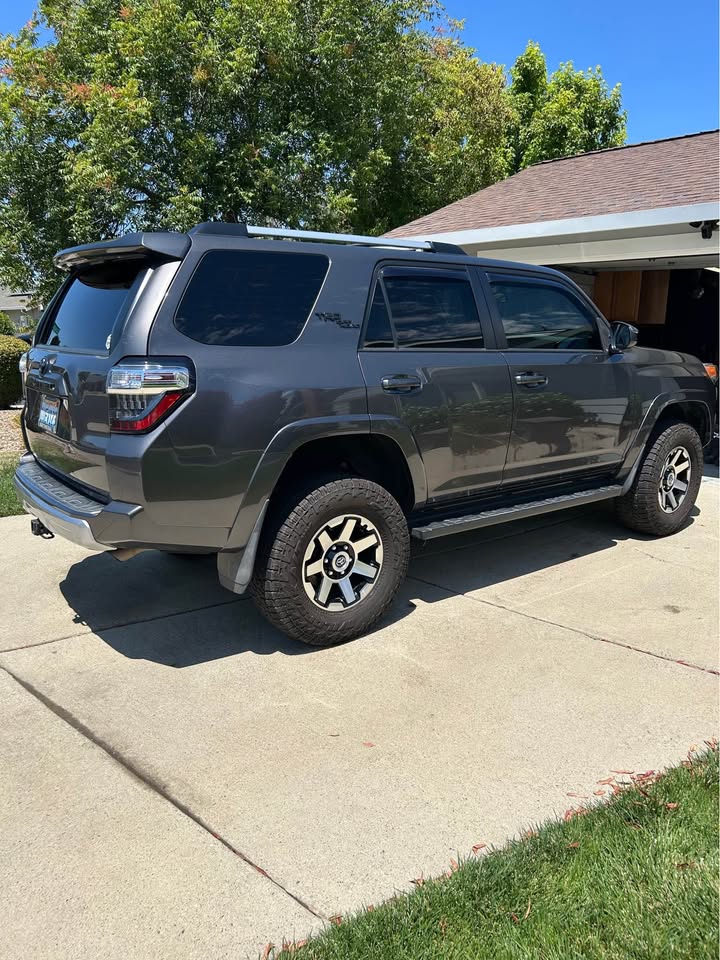 2017 Toyota 4Runner TRD Off-Road Sport Utility 4D (photo 2) — photo 2