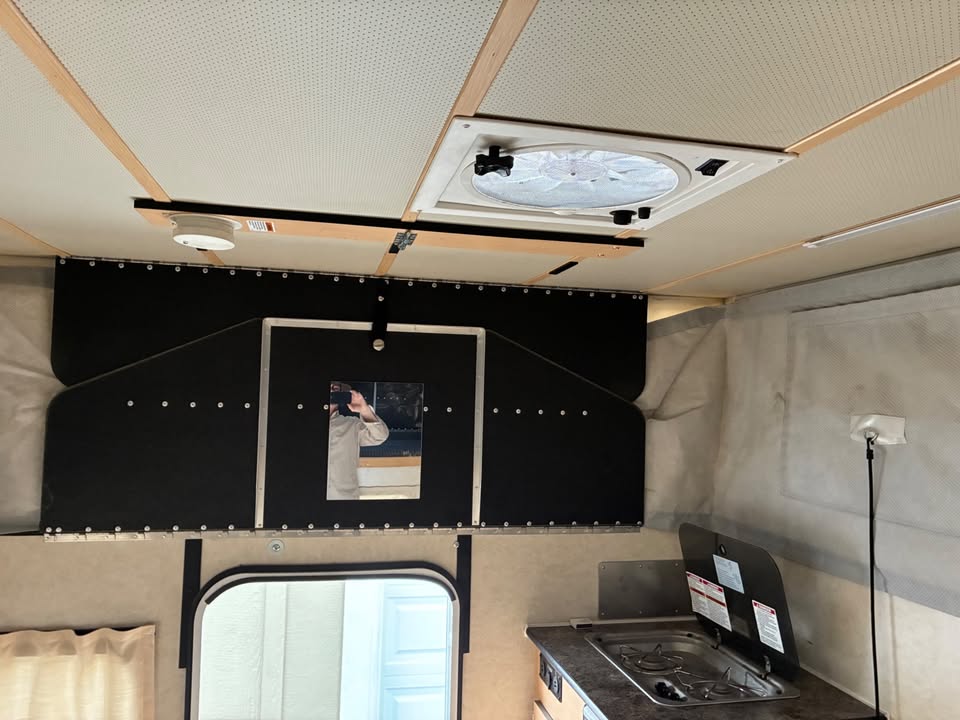 Four Wheel Camper Grandby 2016 (photo 4) — photo 4