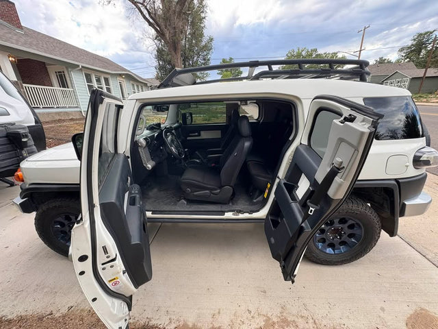 2010 Toyota FJ Cruiser — photo 3