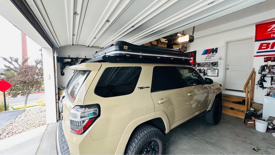 Smittybilt hard shell roof top tent in Riverton, UT (photo 8) — photo 8