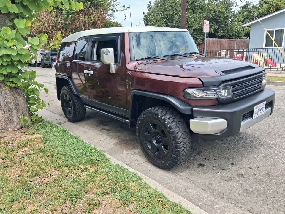 2007 Toyota FJ Cruiser · Sport Utility 2D in Paramount, CA (photo 10) — photo 10