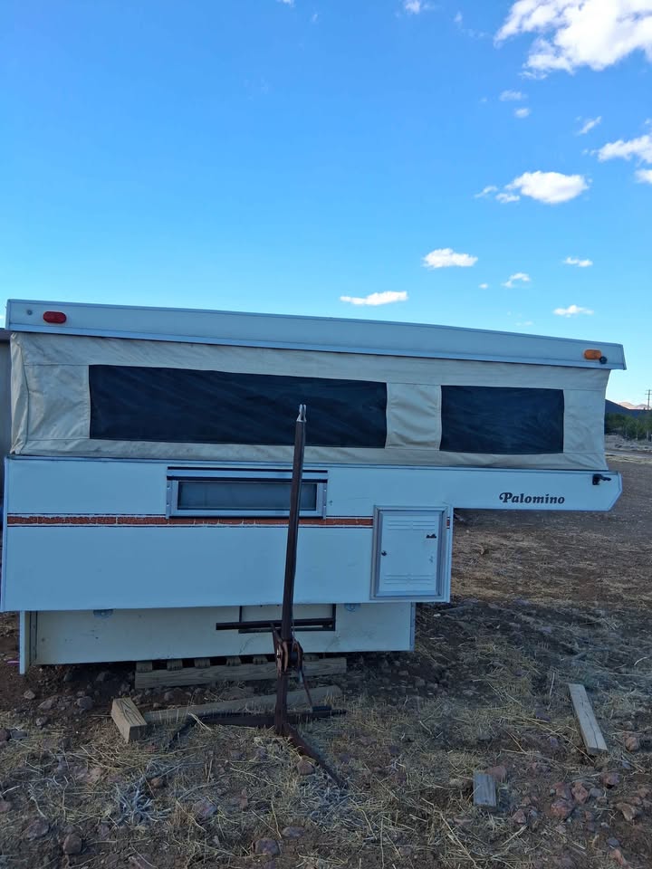 Nice palomino pop up camper cab over in Sparks, NV (photo 3) — photo 3