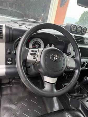 2007 Toyota FJ Cruiser · Sport Utility 2D (photo 7) — photo 7