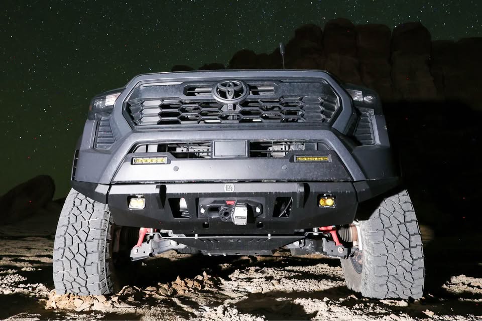 2024 Toyota Tacoma Double Cab · TRD Off-Road Pickup 4D 6 ft (photo 4) — photo 4