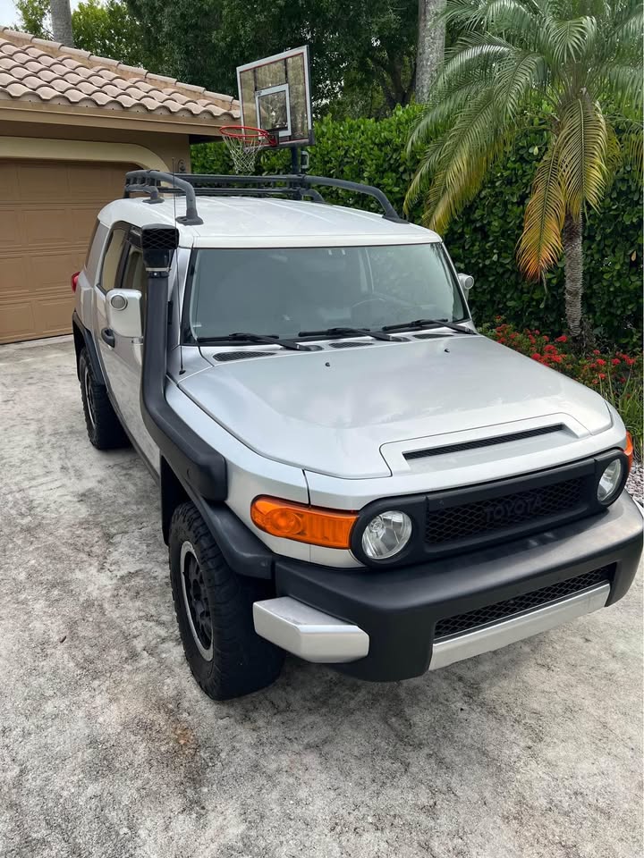2007 Toyota FJ Cruiser · Sport Utility 2D (photo 10) — photo 10