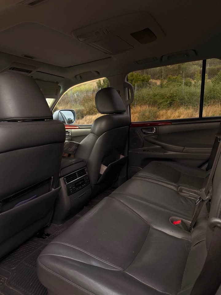 2009 Lexus LX · LX 570 Sport Utility 4D in Poway, CA (photo 6) — photo 6