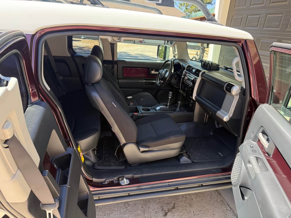 Toyota FJ Cruiser 4WD in Clovis, CA (photo 7)